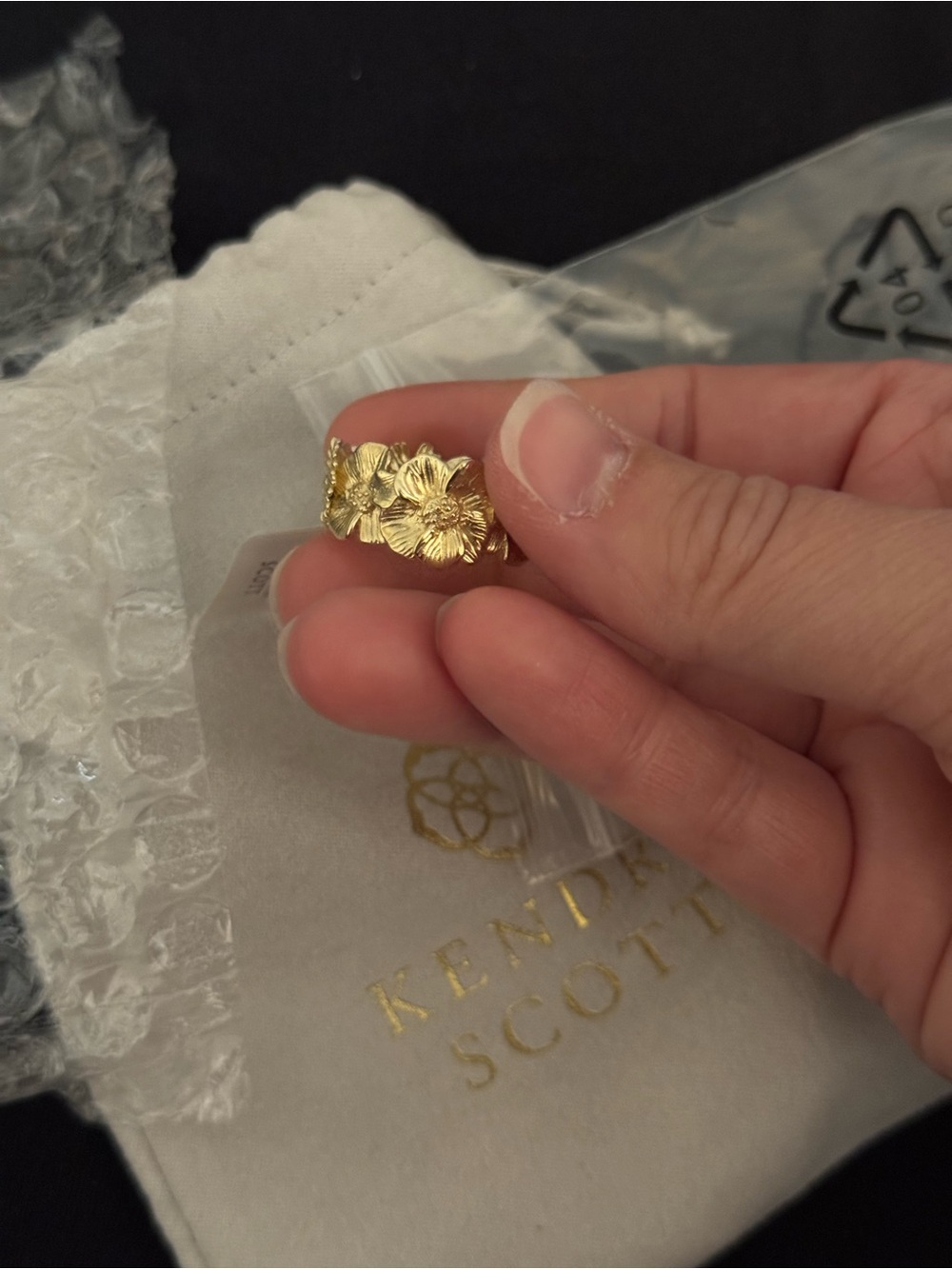 Kendra Scott Gold Floral Stack Ring - Picture 4 of 8